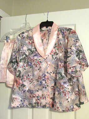 VICTORIA'S SECRET Beautiful 2-Piece Pajama Set With Shorts  Size L